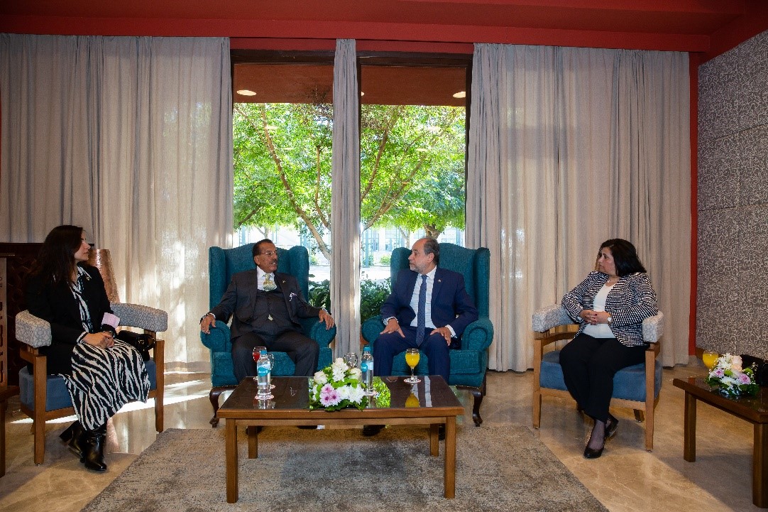 Al Habtoor Visits AUC