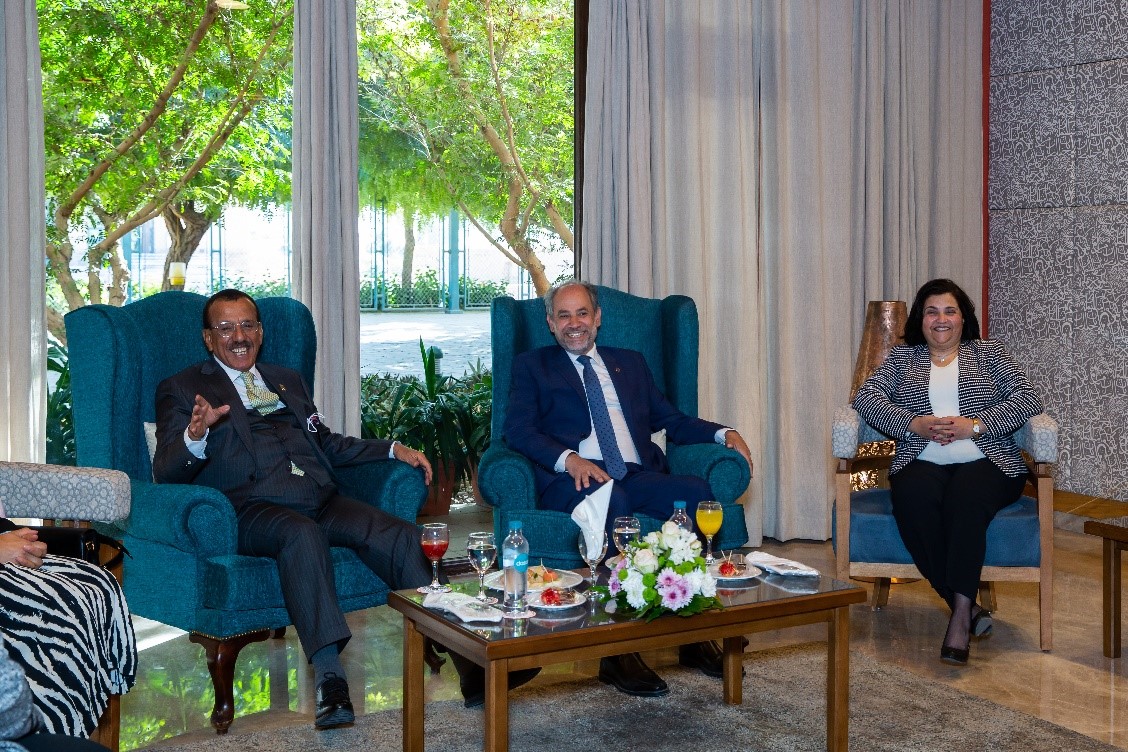 Al Habtoor Visits AUC