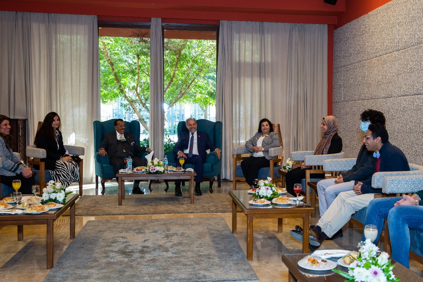 Al Habtoor Visits AUC
