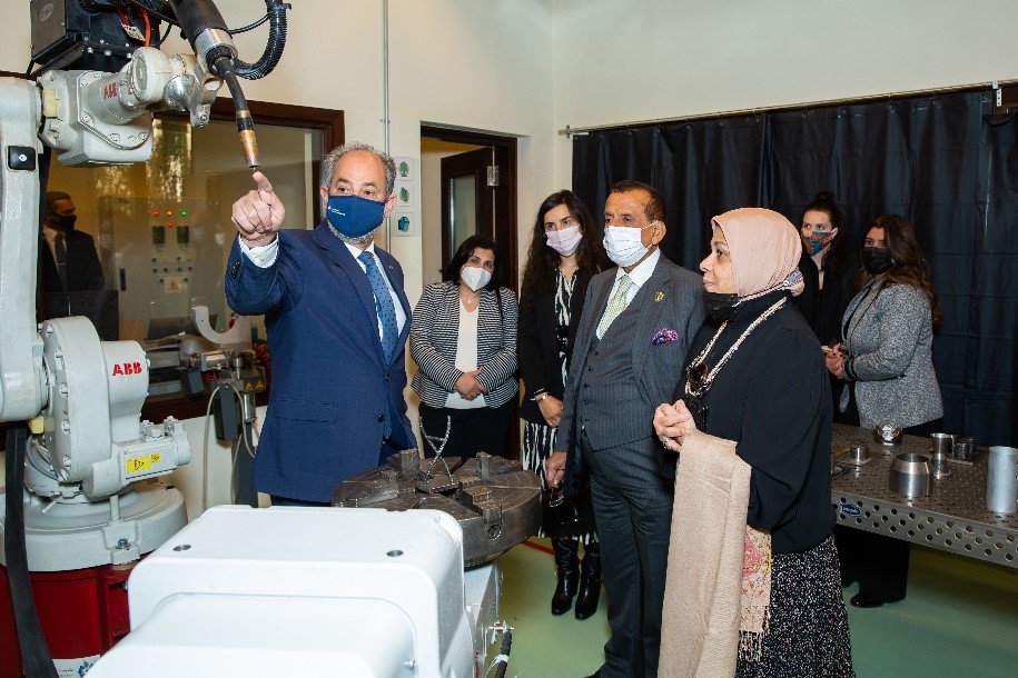 Al Habtoor Visits AUC