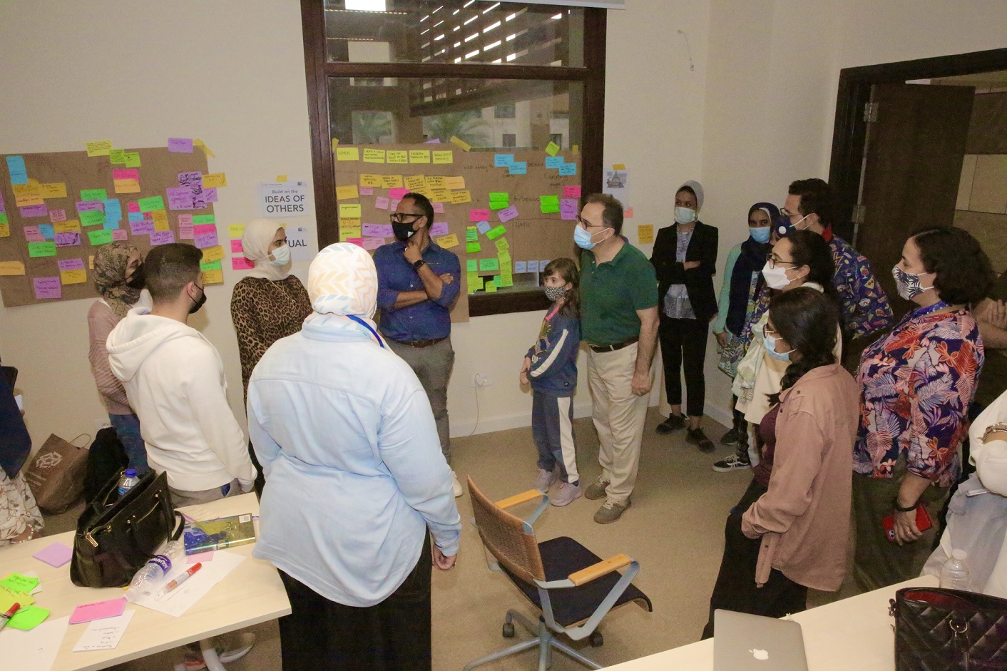 AUC President Ahmad Dallal Visits Students at AUC Design Thinking Second Challenge