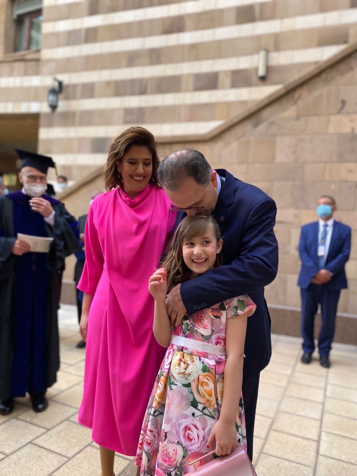 الرئيس أحمددلاّل برفقة زوجته وابنته