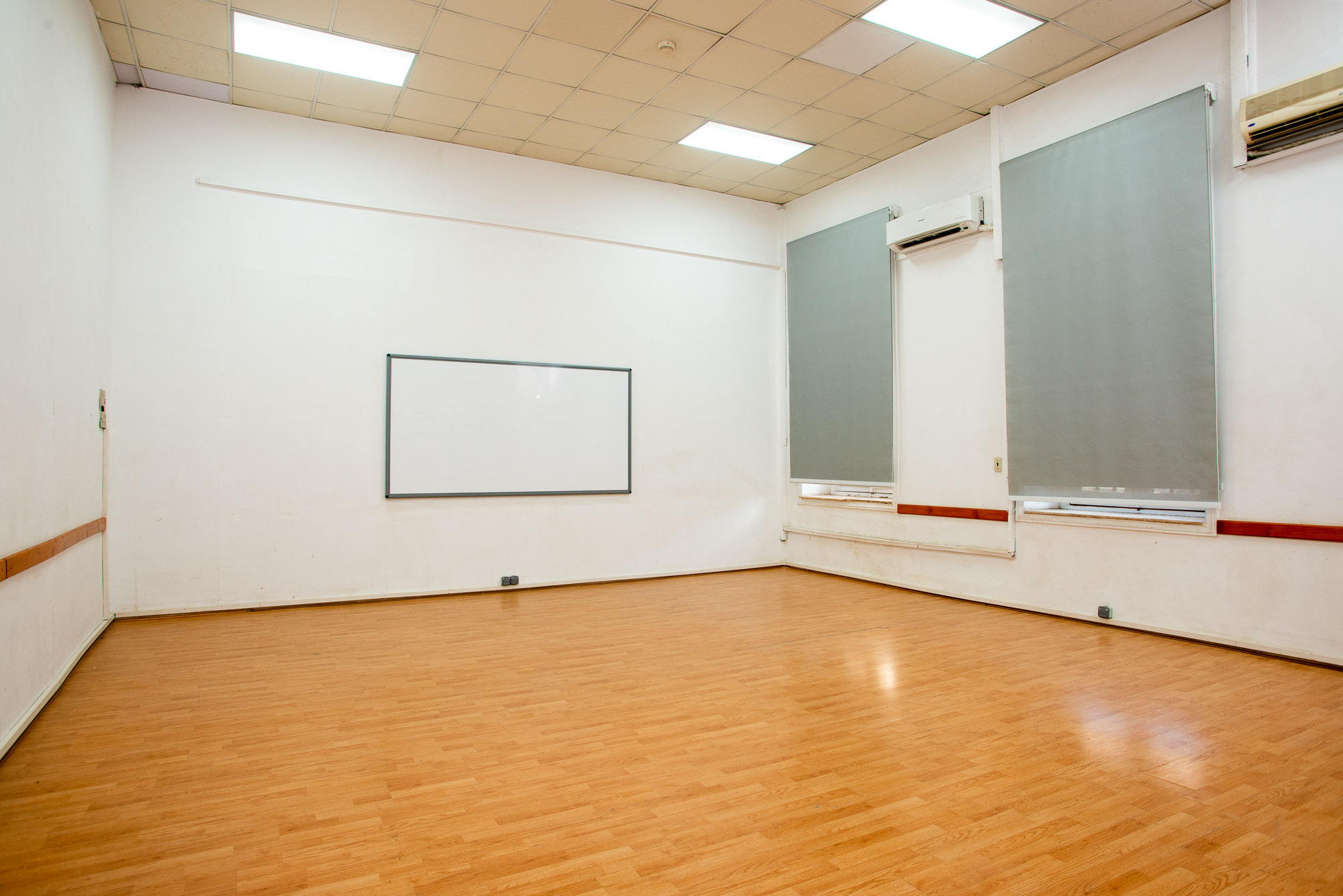 Empty room with a board 