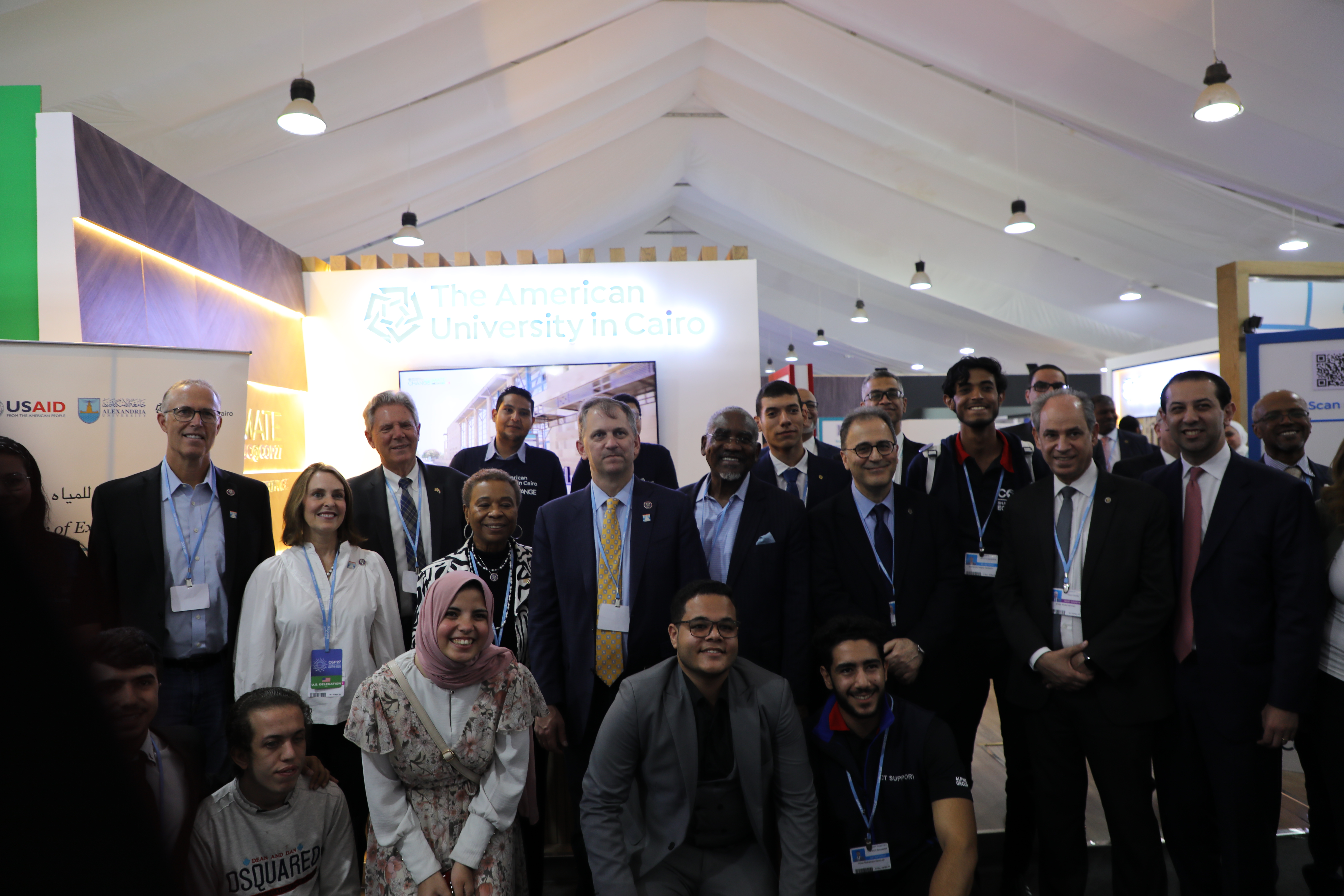 group photo for congress delegation at AUC pavilion in COP27