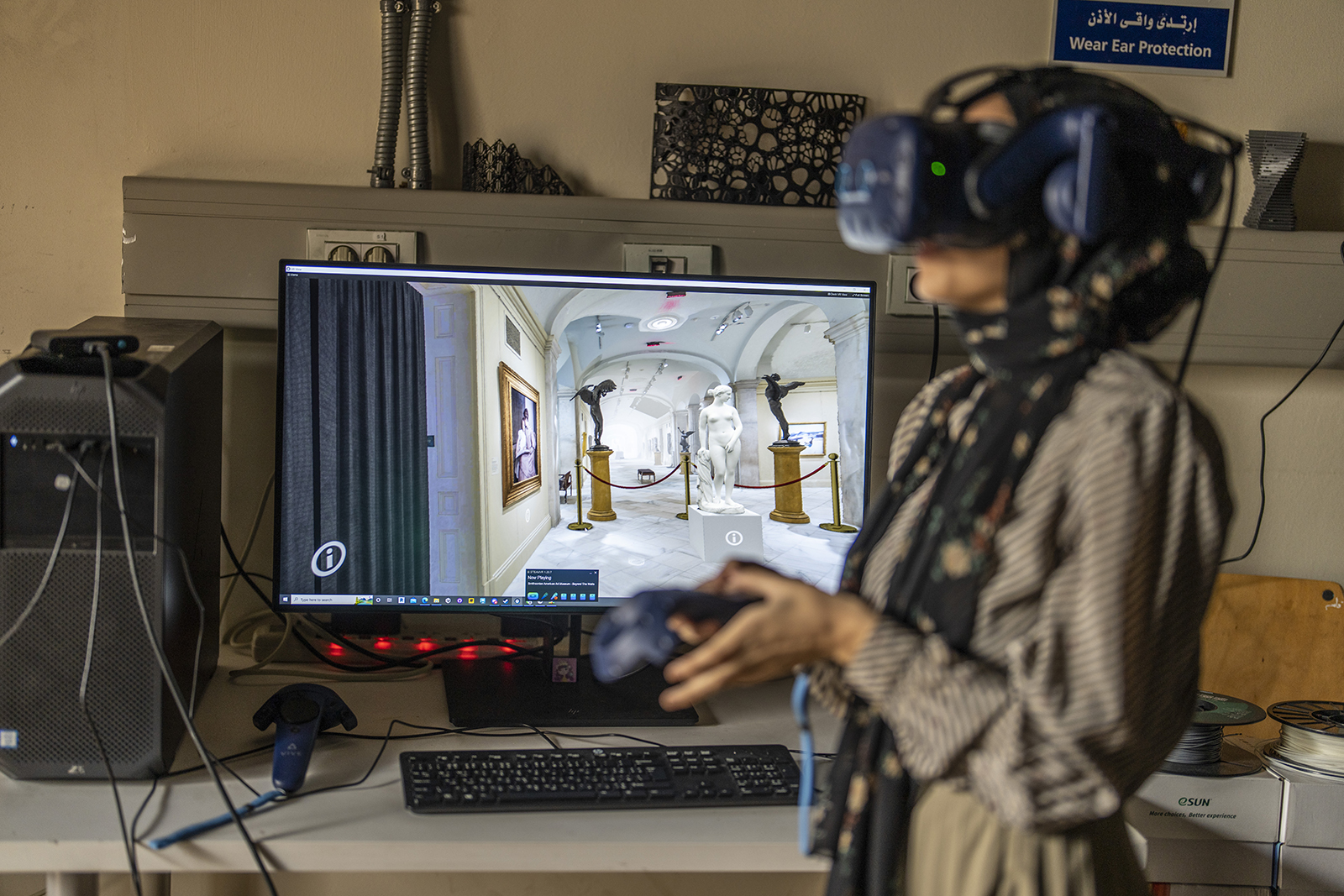 student wearing VR and working with the equipment