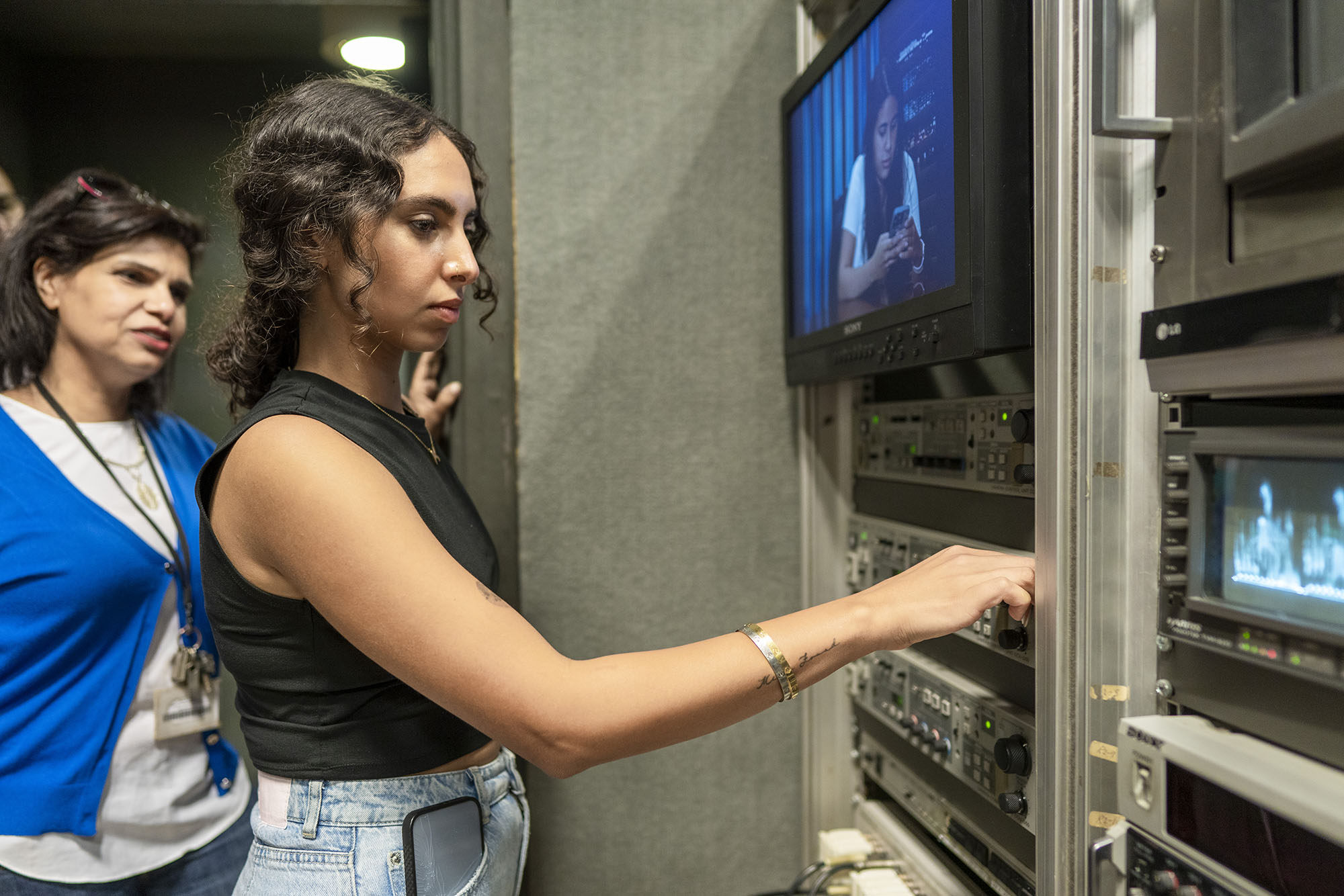 students_in_studio