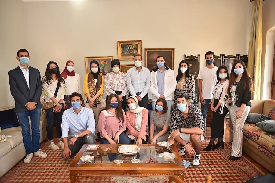 Mohamed Elnawawy with students