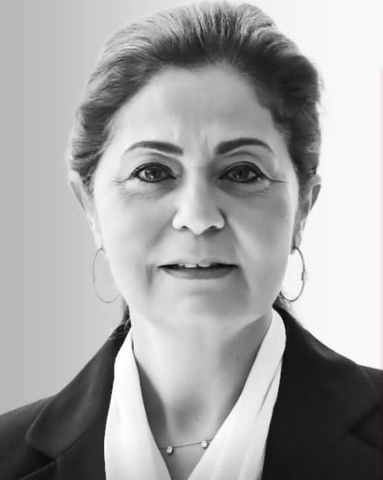 A picture of a woman in black and white