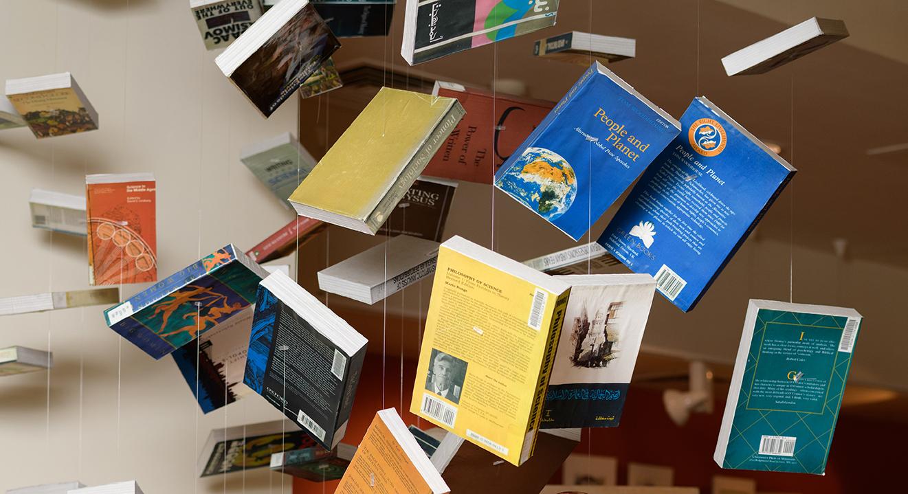Books hanging in the AUC library 