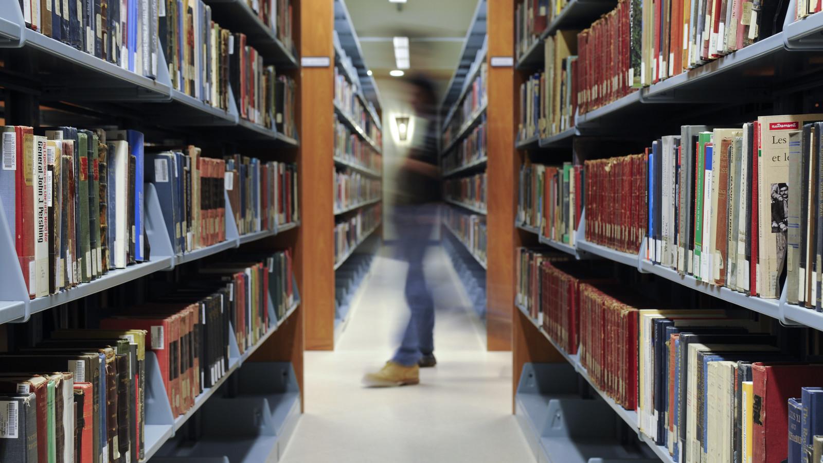 AUC library shelves