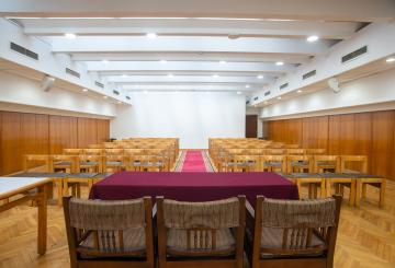 Chairs and a table in a classroom