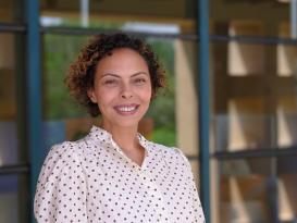 Dina Wahba in front of the AUC library