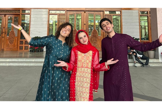 students in india wearing traditional Indian clothing