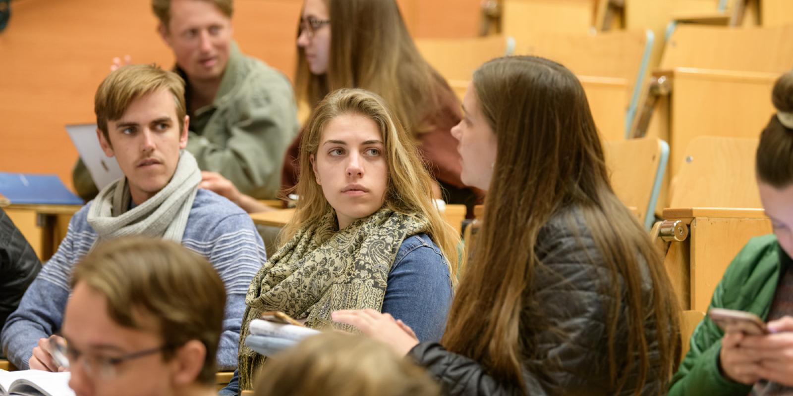 international-students-class-arabic