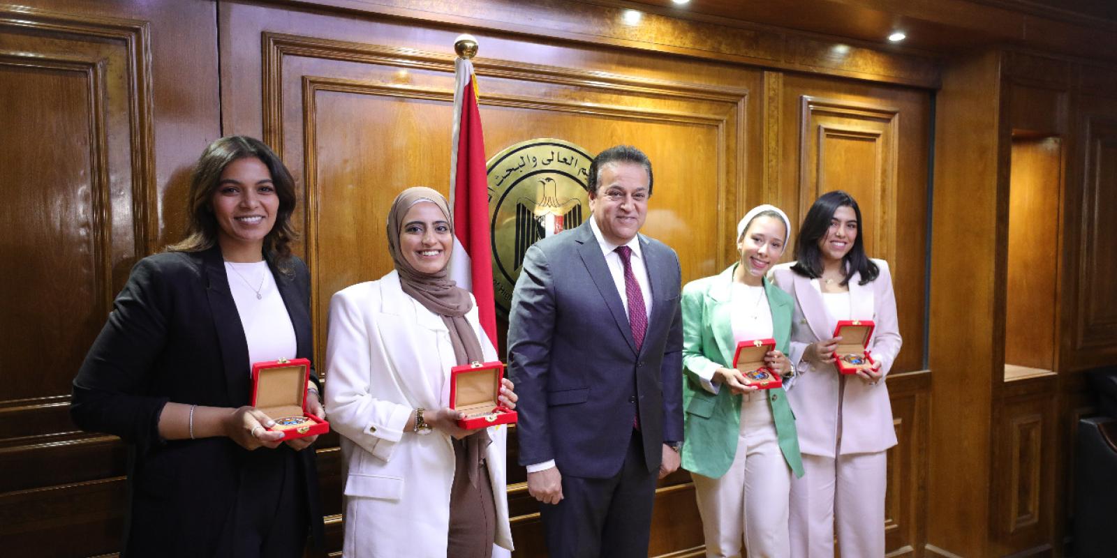 Higher Ed Minister Awards AUC students for self-luminous concrete project