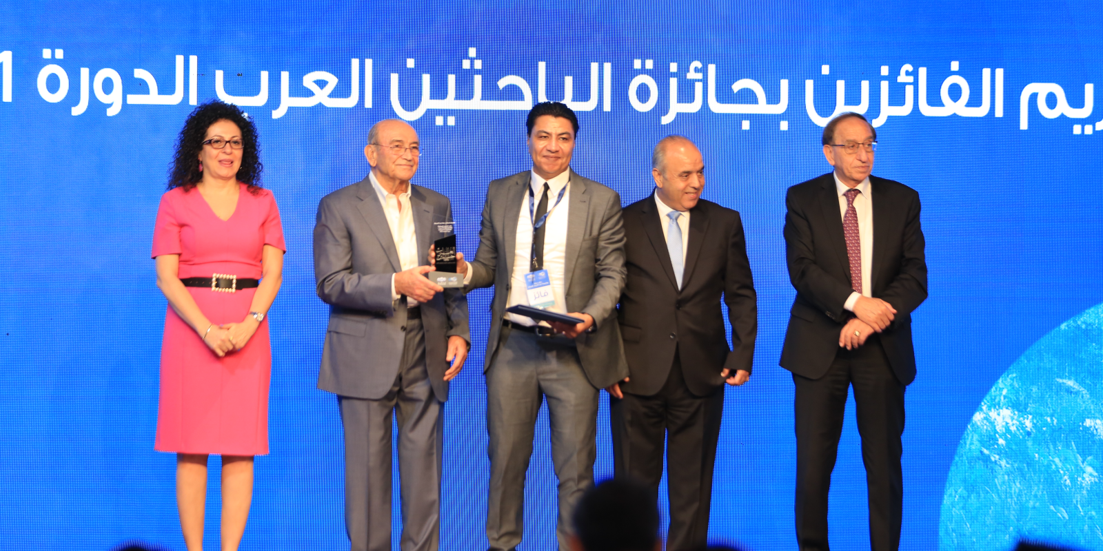 Atta Gebril receiving award on stage