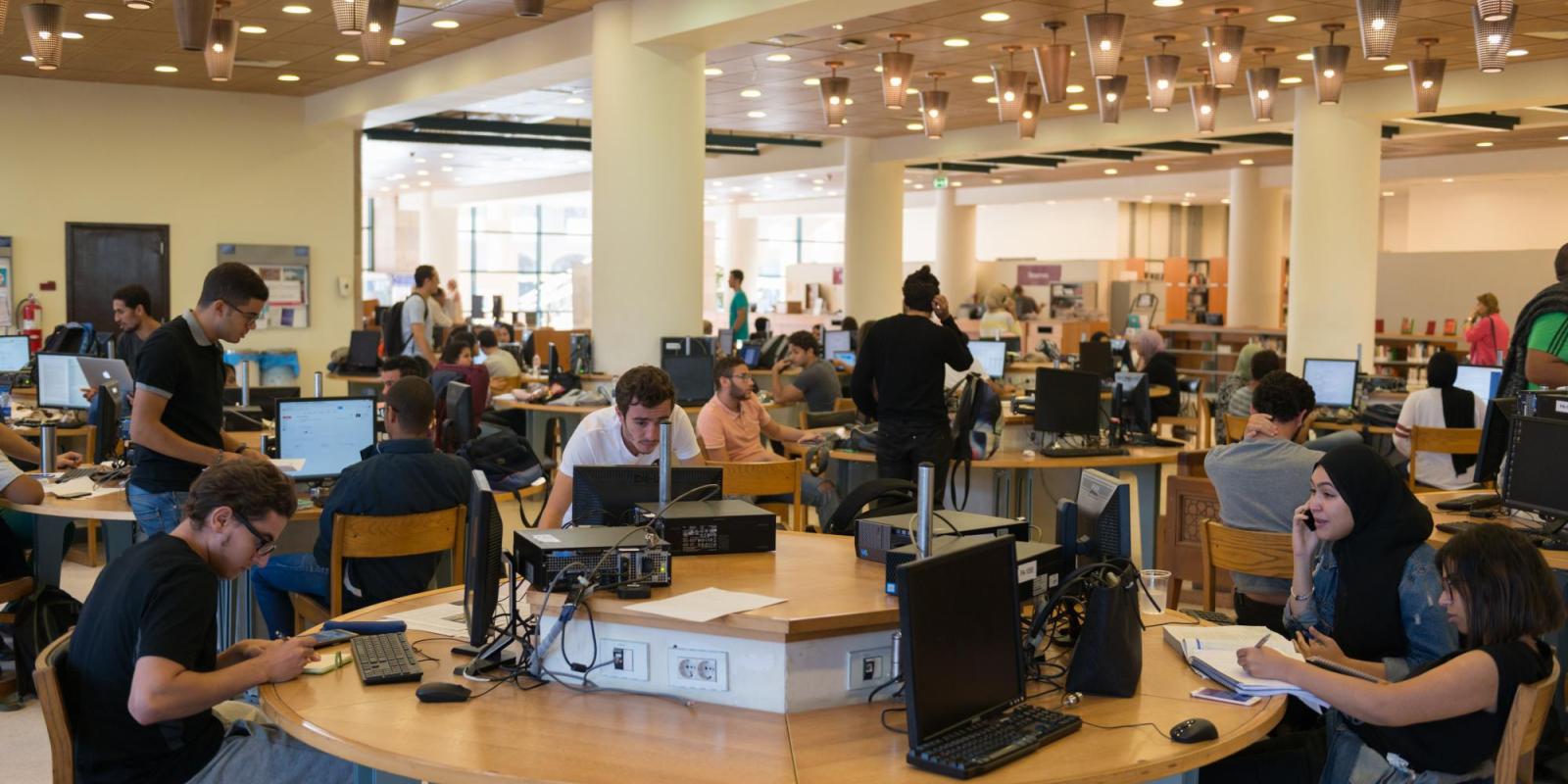 studentsinlibrary