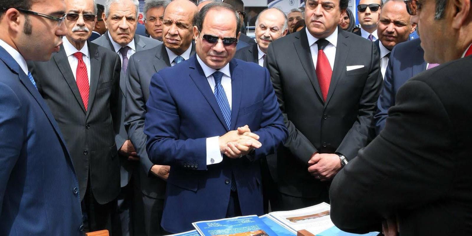 Alaa-Eldin Adris and Mohamed Abdelmoez presenting AUC's projects to Egyptian President Abdel Fattah El Sisi and other high-ranking government officials, photo courtesy of Egyptian presidency spokesperson