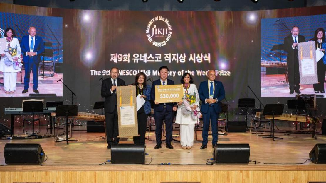 AUC Libraries Accepts UNESCO Prize in South Korea