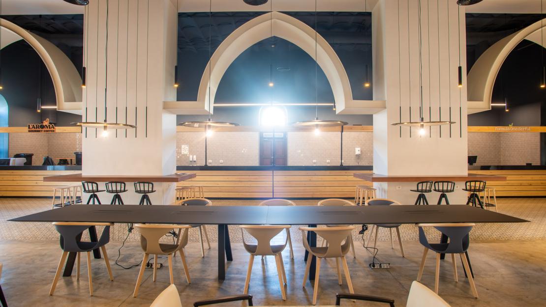 Seats and tables in a cafeteria