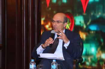 Dean of AUC's School of Business Sherif Kamel delivering welcome remarks