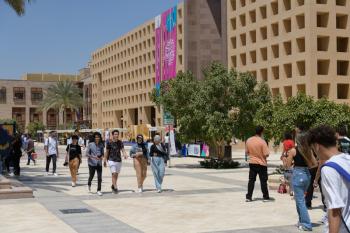 Students walk in Bartlett Plaza on the first day of classes