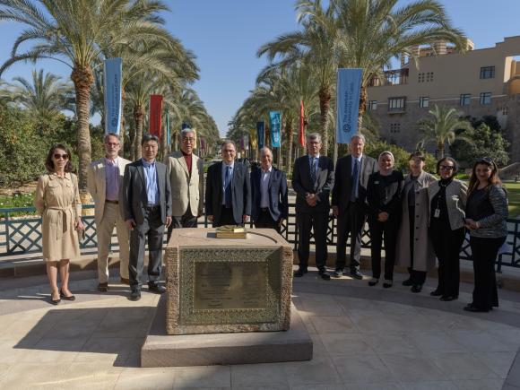 AUC President Dallal and AUC faculty and staff with the delegation from the Liu Shiming Art Foundation