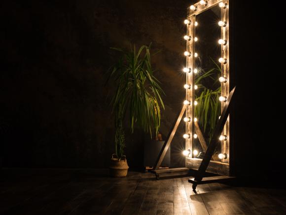 Mirror with light bulbs frames on a stage