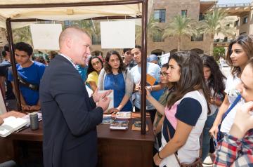 20160830-_d619471.jpg At the majors fair, freshmen meet faculty members and learn about AUC's academic programs