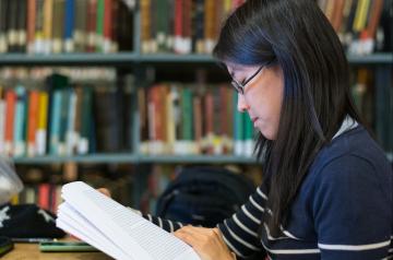 international-students-library-studying
