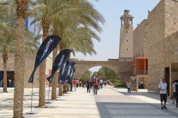 Students walking around AUC campus