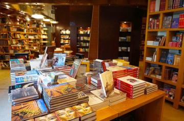 AUC Tahrir bookstore