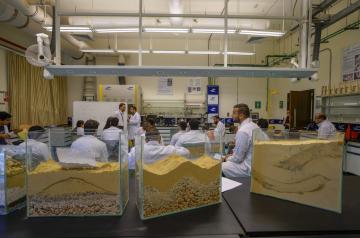 Students in an engineering lab