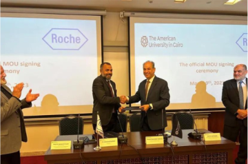 Men shaking hands, Roche, The American University in Cairo, The4 official MOU signing ceremony