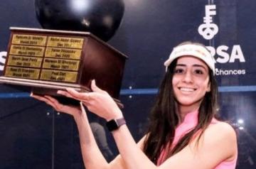 Woman holding a trophy, Powered by Forsa