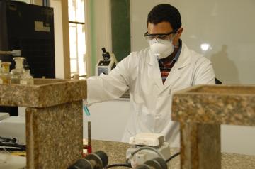 _dsc7642.jpg research-labs