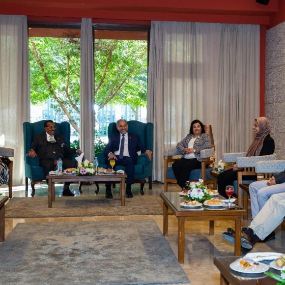 Al Habtoor Visits AUC