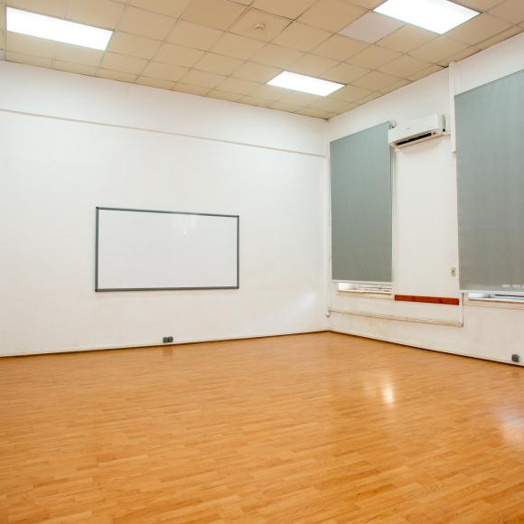 Empty room with a board 