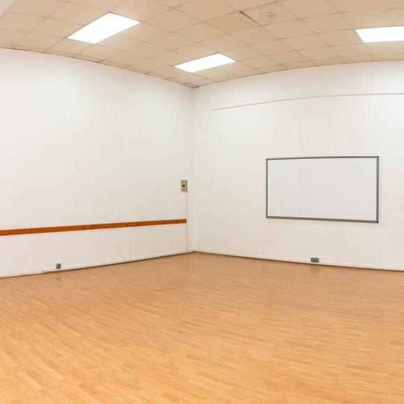 Empty room with a board 