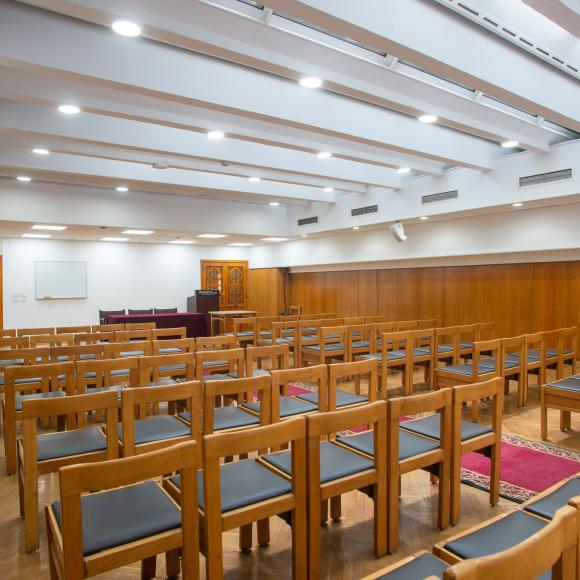 Chairs and a table in a classroom