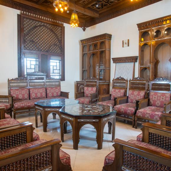 Sitting room with chairs and tables