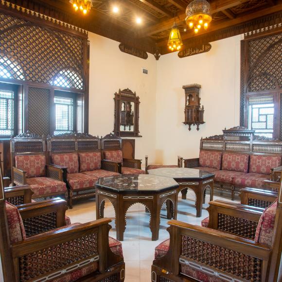 Sitting room with chairs and tables