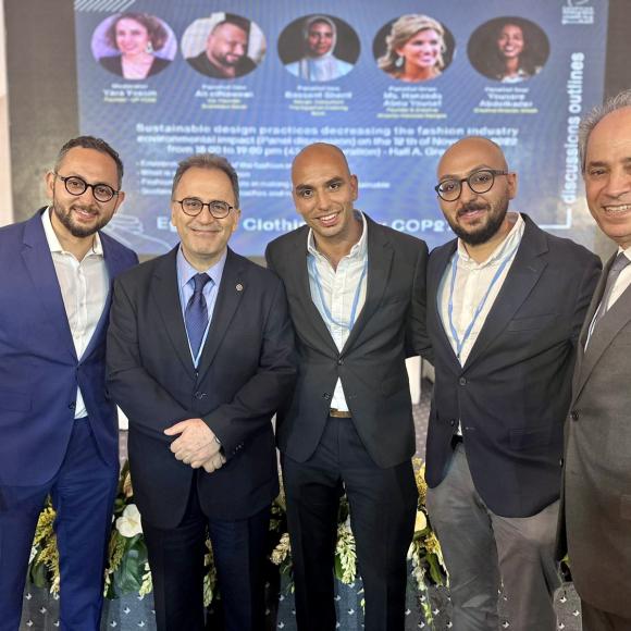 Group Photo of President Dallal, provost and AUC alumni