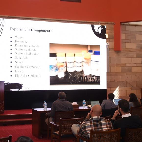 A woman is talking in front of a panel. Text: Experiment Component